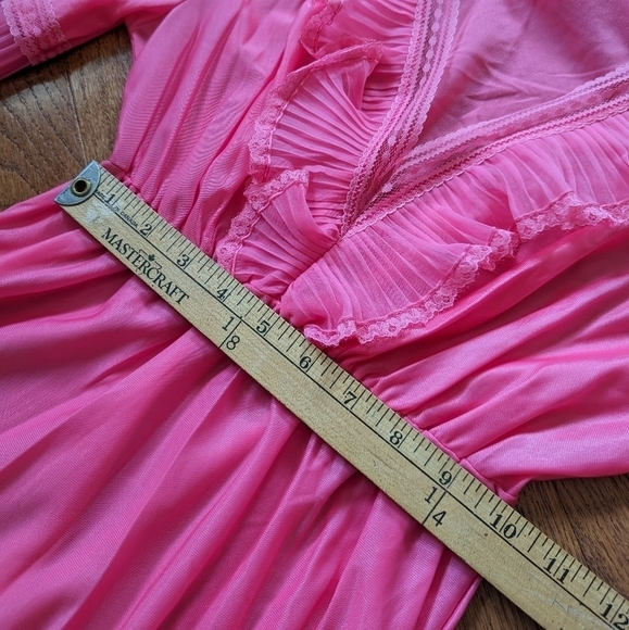 Vintage pink frilly nightgown dress small - Picture 8 of 11